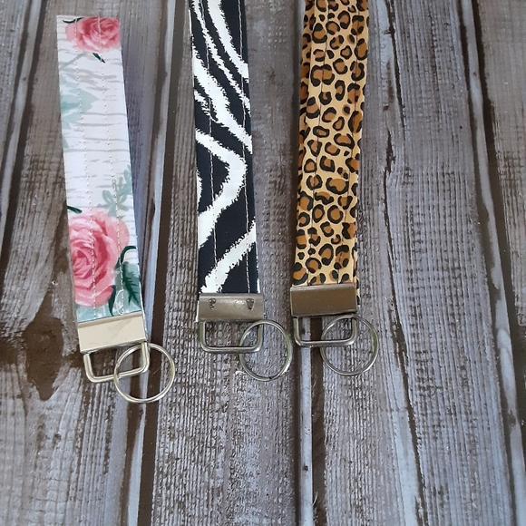 Zebra print key chain wristlet - Picture 2 of 4